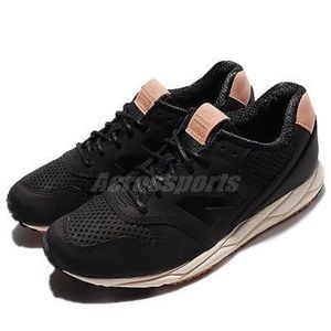 New balance tennis shoes like new